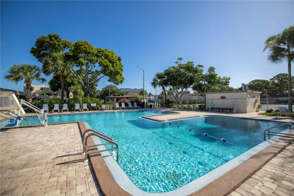 5725 80TH STREET #106 St Petersburg, FL 33709