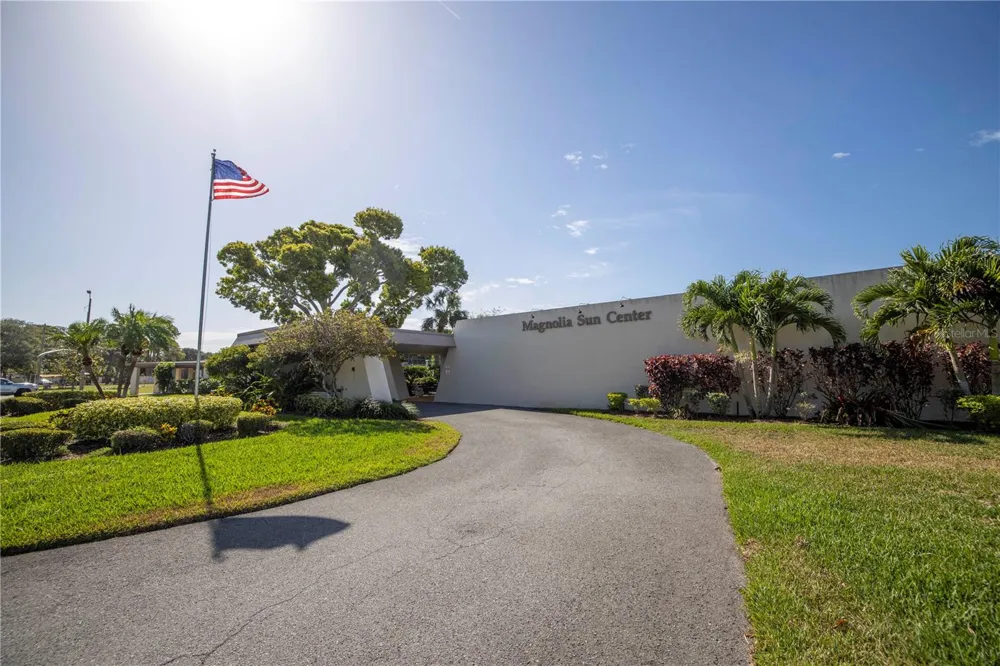 5725 80TH STREET #106 St Petersburg, FL 33709
