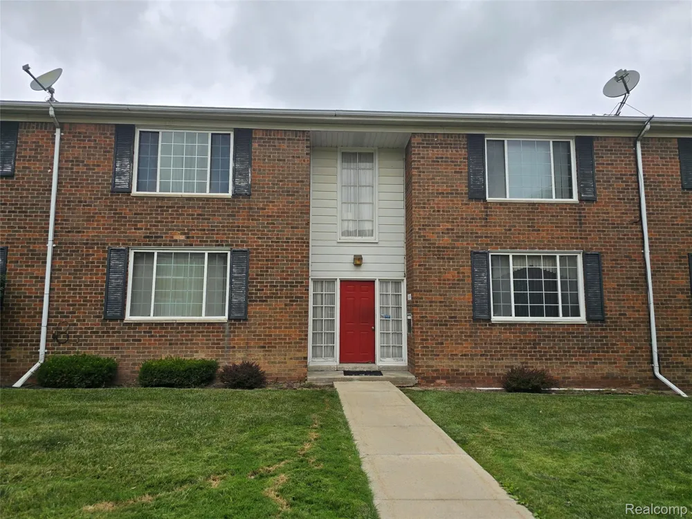 25348 Shiawassee Circle #206 Southfield City, MI 48033