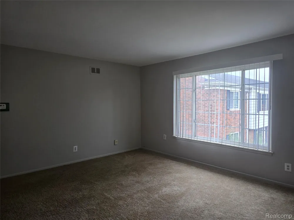 25348 Shiawassee Circle #206 Southfield City, MI 48033