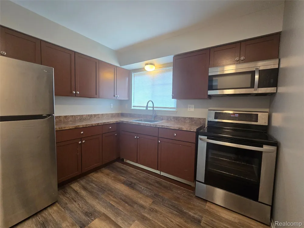 25348 Shiawassee Circle #206 Southfield City, MI 48033