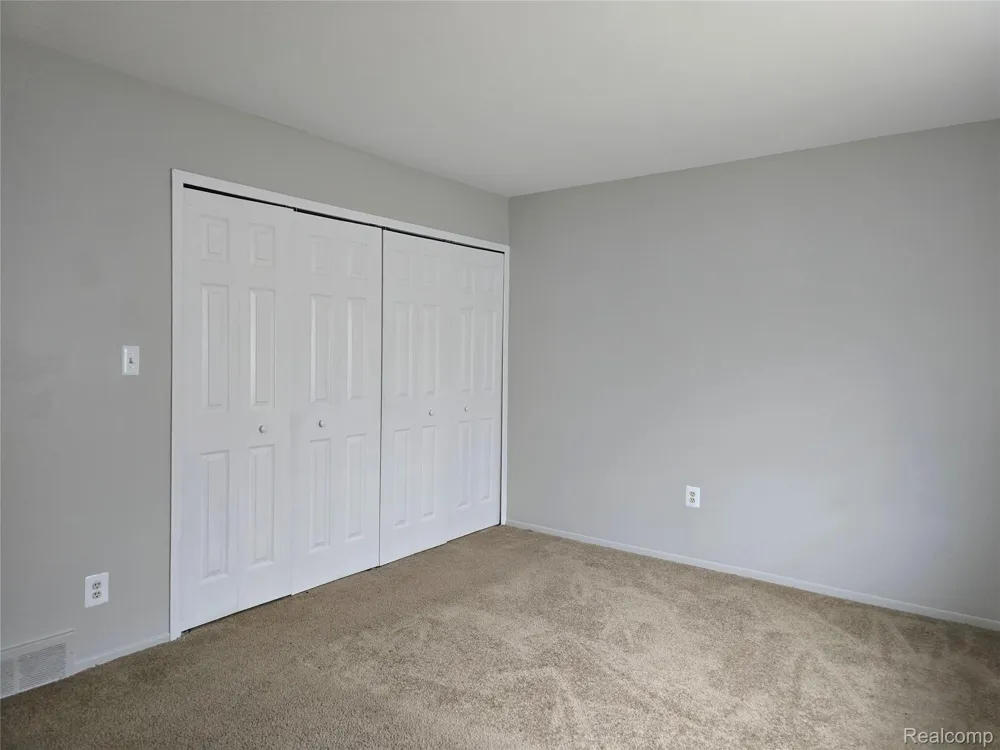 25348 Shiawassee Circle #206 Southfield City, MI 48033