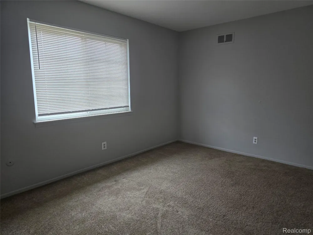 25348 Shiawassee Circle #206 Southfield City, MI 48033