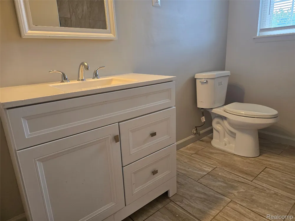 25348 Shiawassee Circle #206 Southfield City, MI 48033
