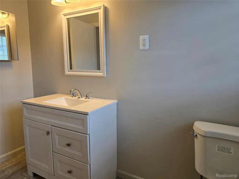 25348 Shiawassee Circle #206 Southfield City, MI 48033