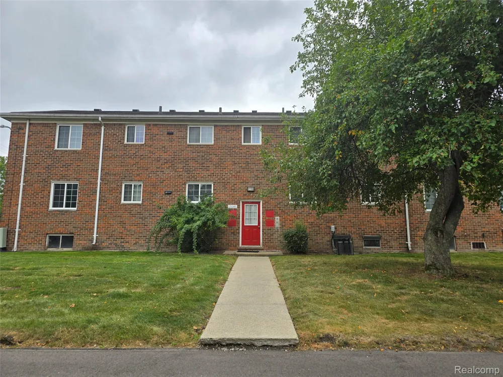 25348 Shiawassee Circle #206 Southfield City, MI 48033