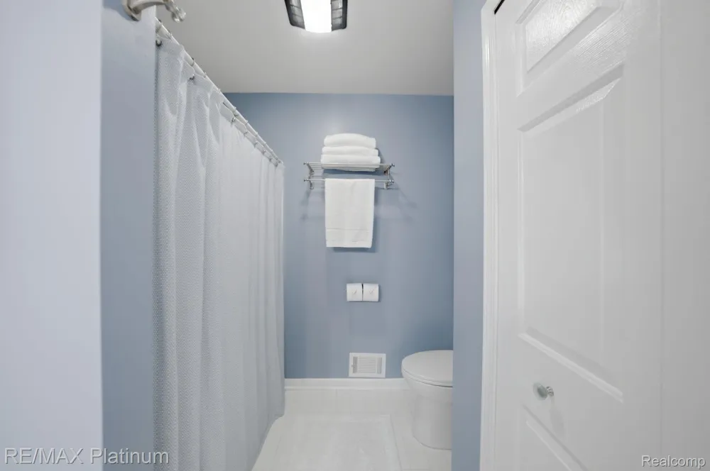 8927 Lantree Drive Hartland Township, MI 48855