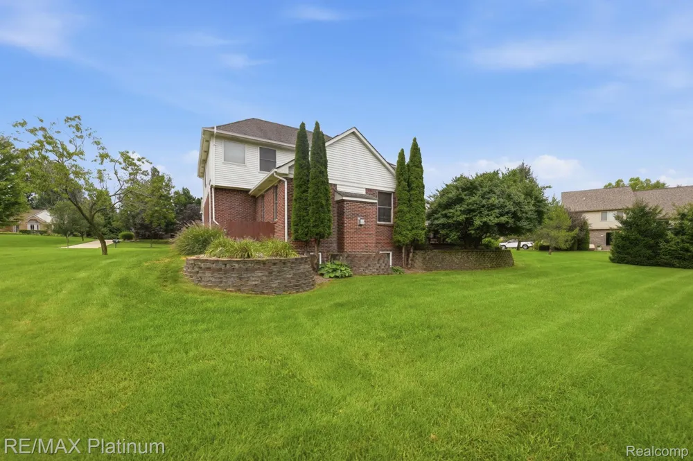 8927 Lantree Drive Hartland Township, MI 48855