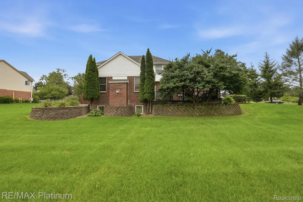 8927 Lantree Drive Hartland Township, MI 48855