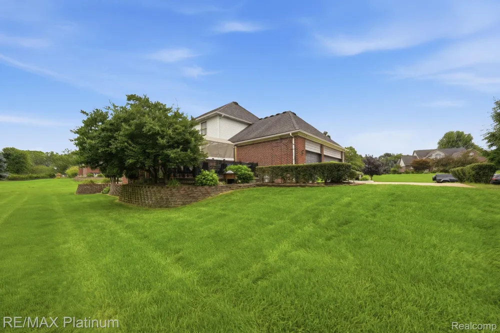 8927 Lantree Drive Hartland Township, MI 48855