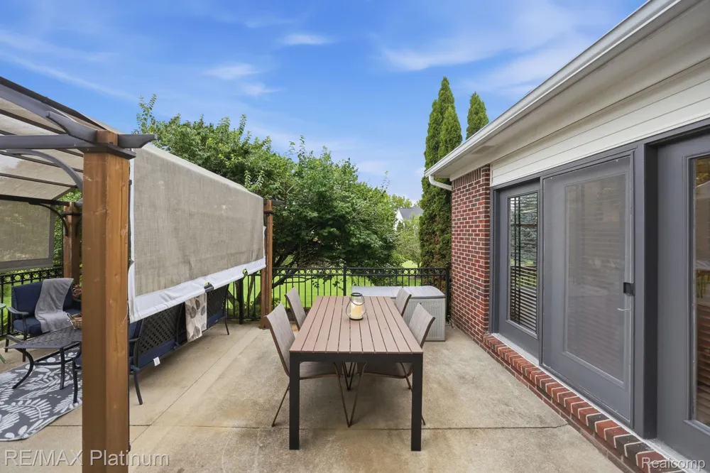 8927 Lantree Drive Hartland Township, MI 48855