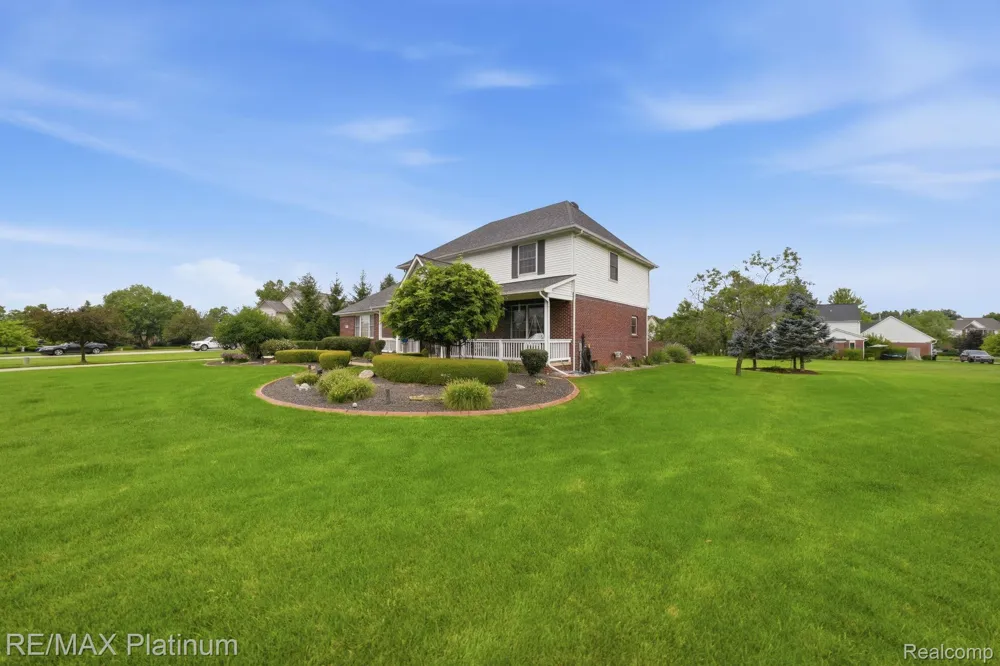 8927 Lantree Drive Hartland Township, MI 48855