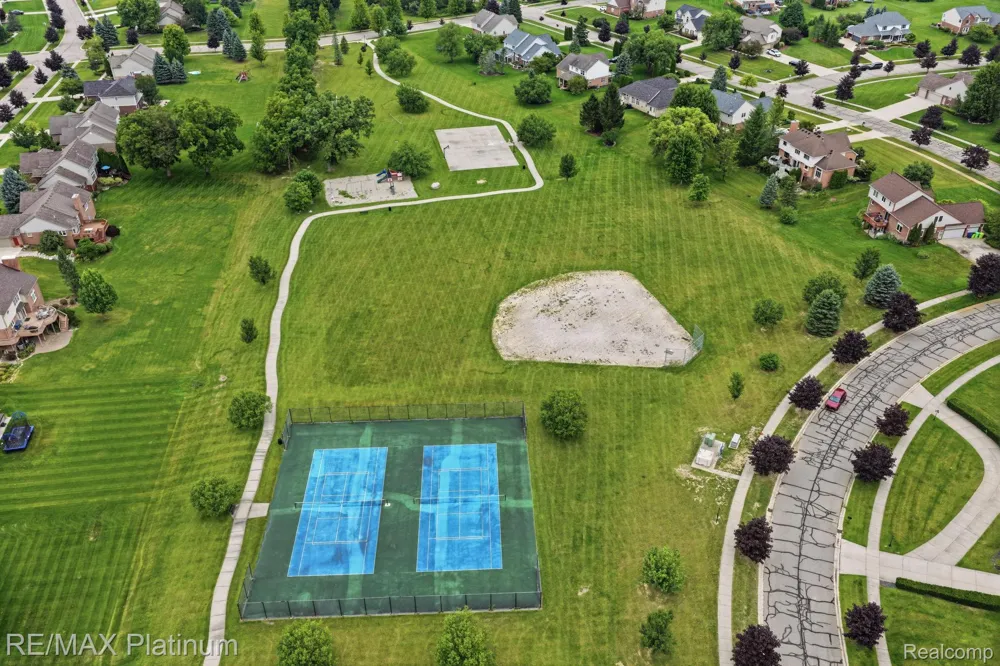 8927 Lantree Drive Hartland Township, MI 48855