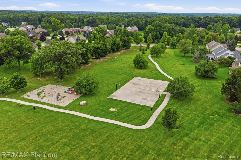 8927 Lantree Drive Hartland Township, MI 48855