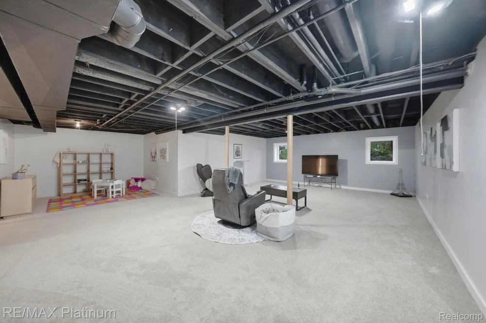 8927 Lantree Drive Hartland Township, MI 48855