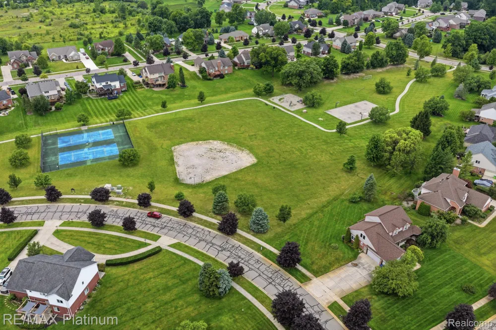 8927 Lantree Drive Hartland Township, MI 48855