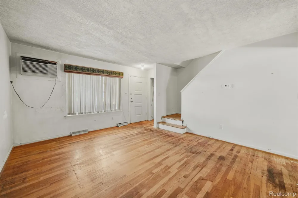 29250 Tessmer Court Madison Heights City, MI 48071