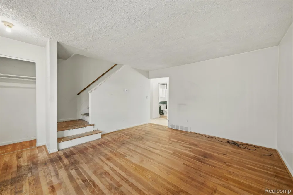 29250 Tessmer Court Madison Heights City, MI 48071