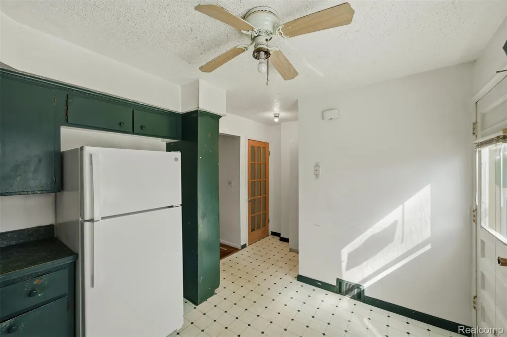 29250 Tessmer Court Madison Heights City, MI 48071