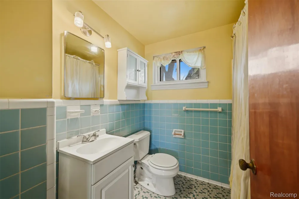 29250 Tessmer Court Madison Heights City, MI 48071
