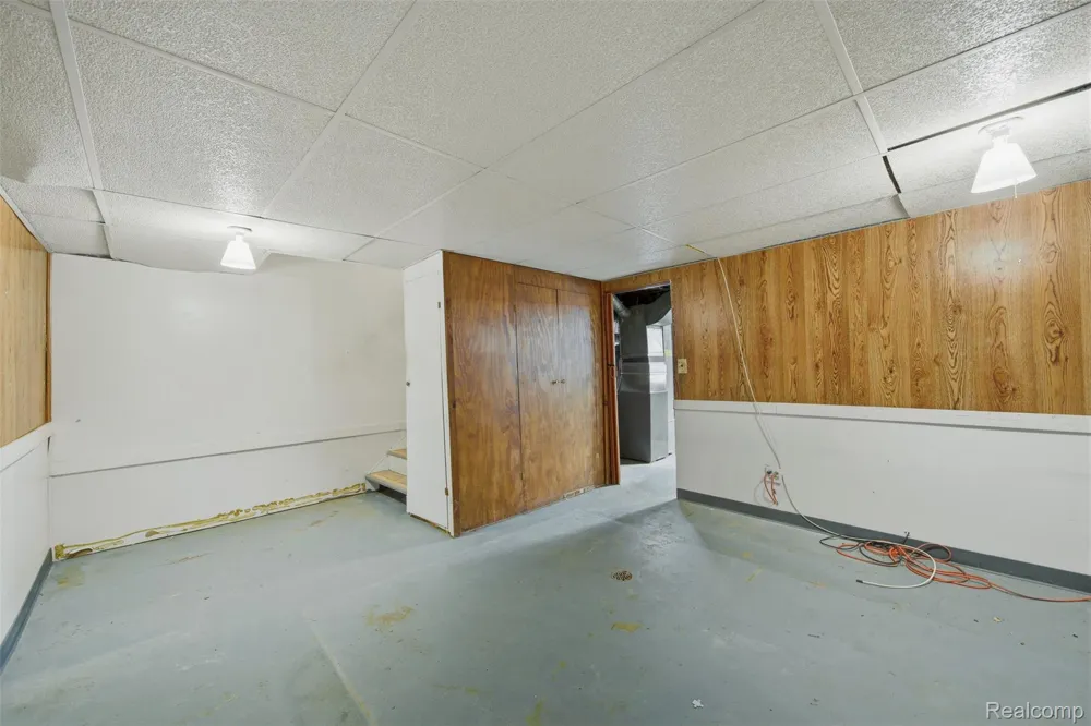 29250 Tessmer Court Madison Heights City, MI 48071