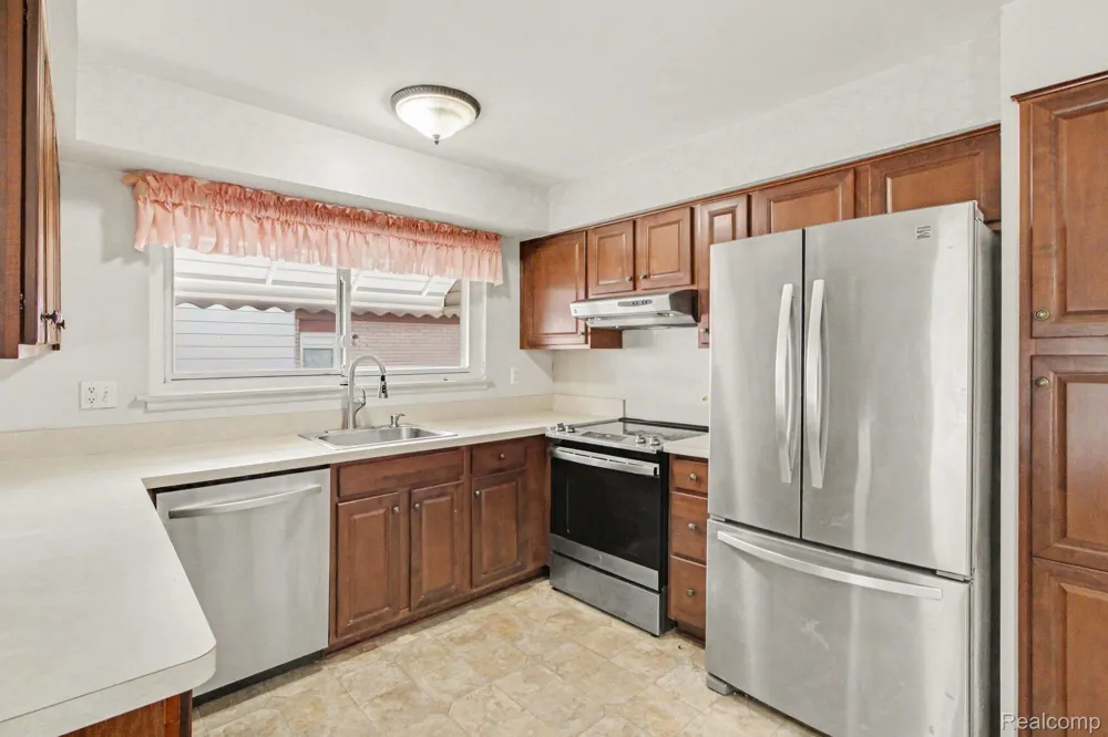 23930 Rockingham Street Southfield City, MI 48033