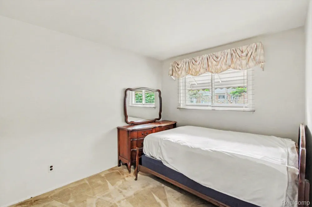 23930 Rockingham Street Southfield City, MI 48033