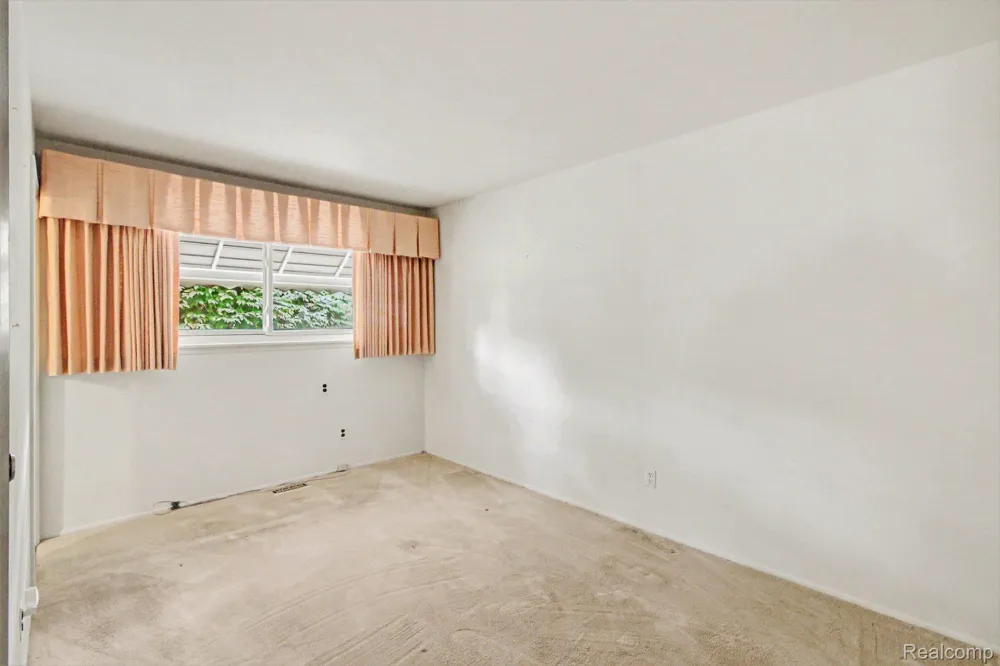 23930 Rockingham Street Southfield City, MI 48033
