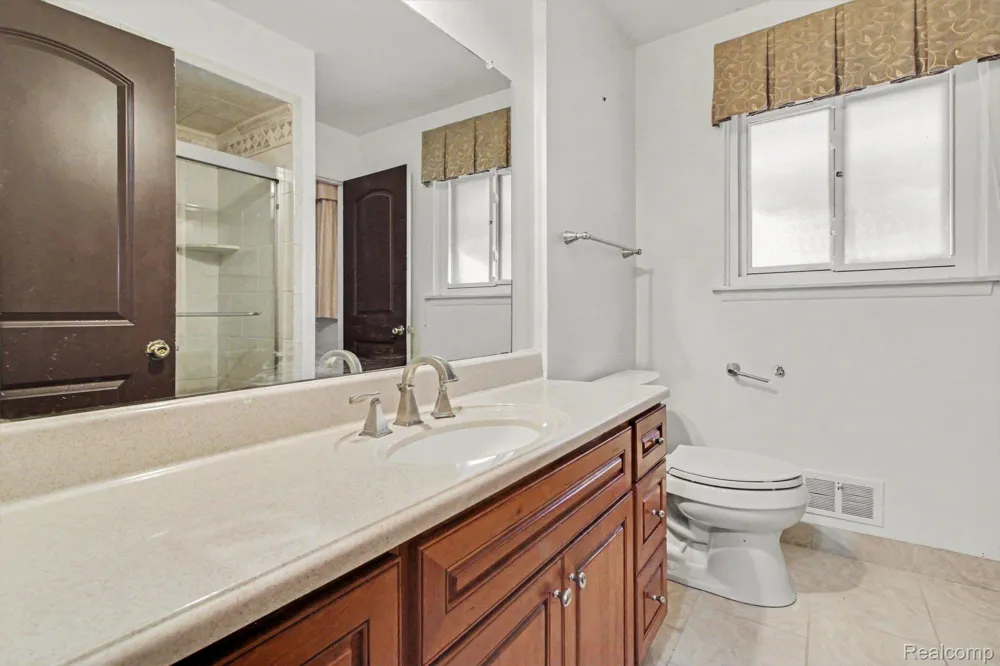 23930 Rockingham Street Southfield City, MI 48033