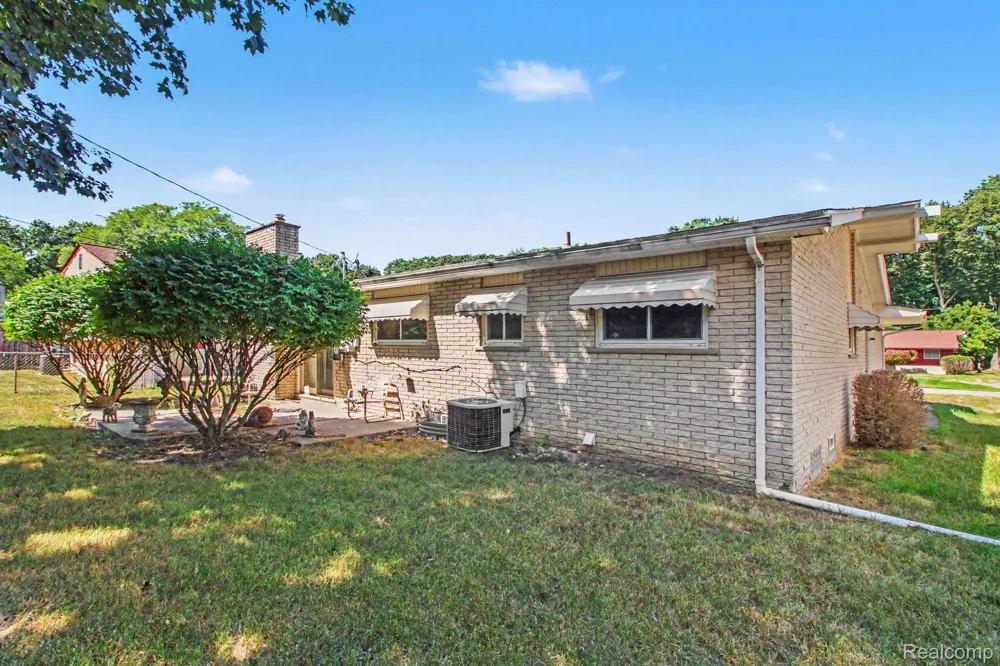 23930 Rockingham Street Southfield City, MI 48033