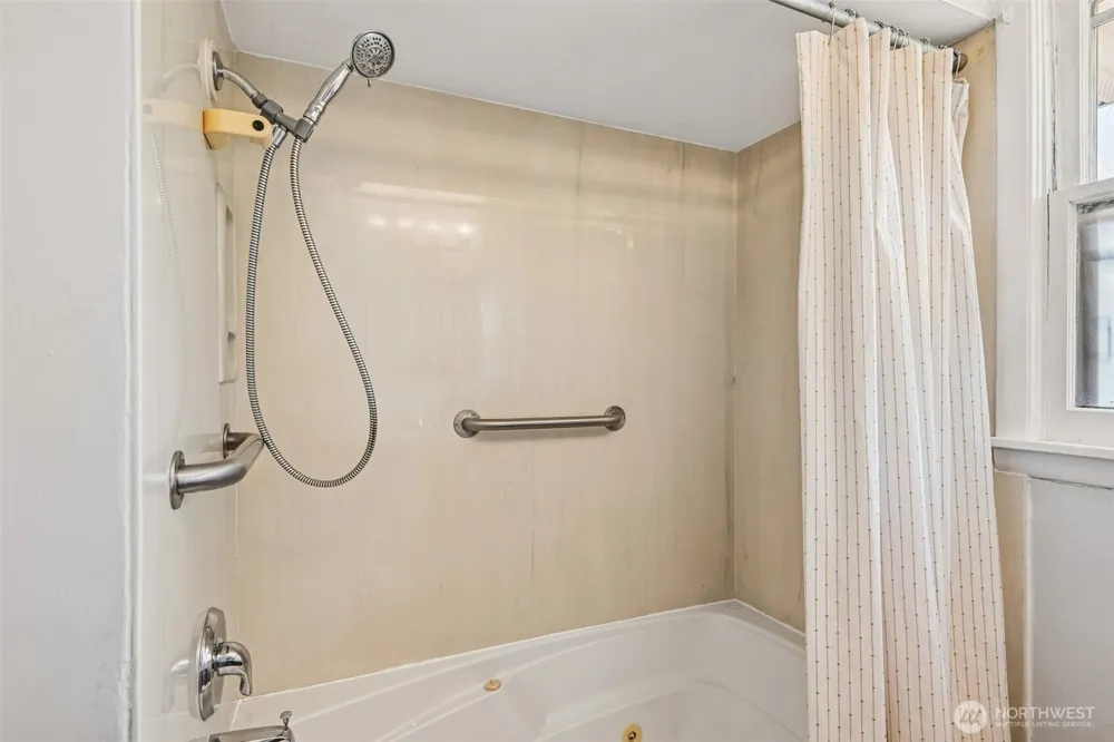 1313 F STREET SE Auburn, WA 98002