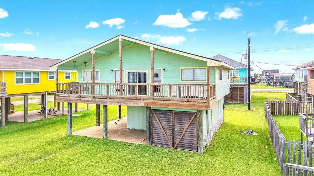 1651 Sandpebble Place Surfside Beach, TX 77541