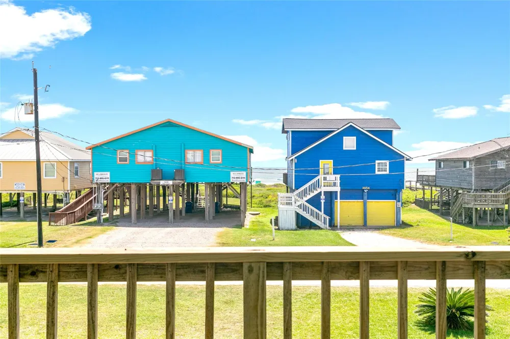 1651 Sandpebble Place Surfside Beach, TX 77541