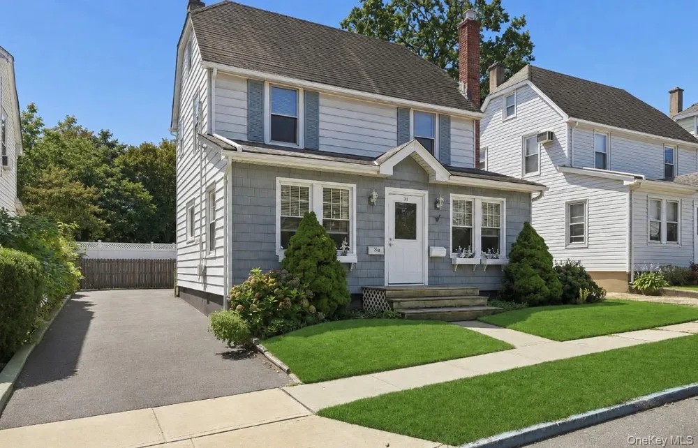 36 Hawthorne Street Williston Park, NY 11596