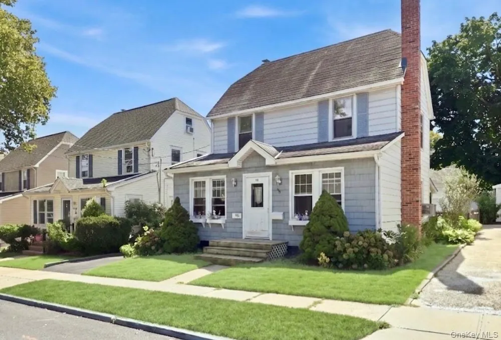 36 Hawthorne Street Williston Park, NY 11596
