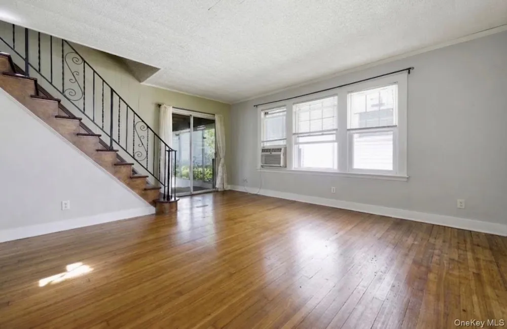 36 Hawthorne Street Williston Park, NY 11596