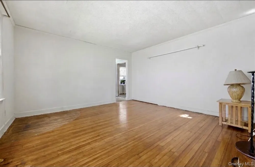 36 Hawthorne Street Williston Park, NY 11596