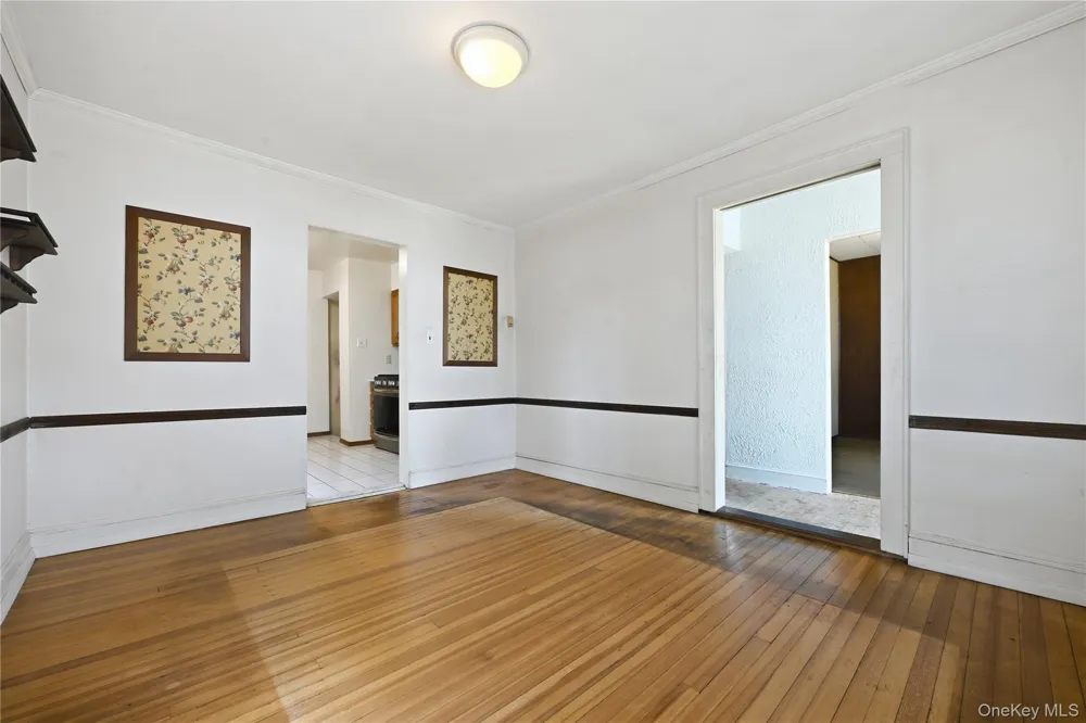 36 Hawthorne Street Williston Park, NY 11596
