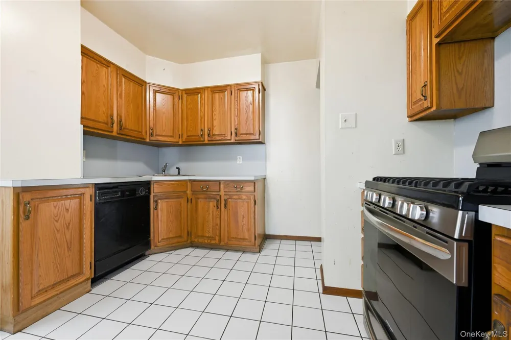 36 Hawthorne Street Williston Park, NY 11596