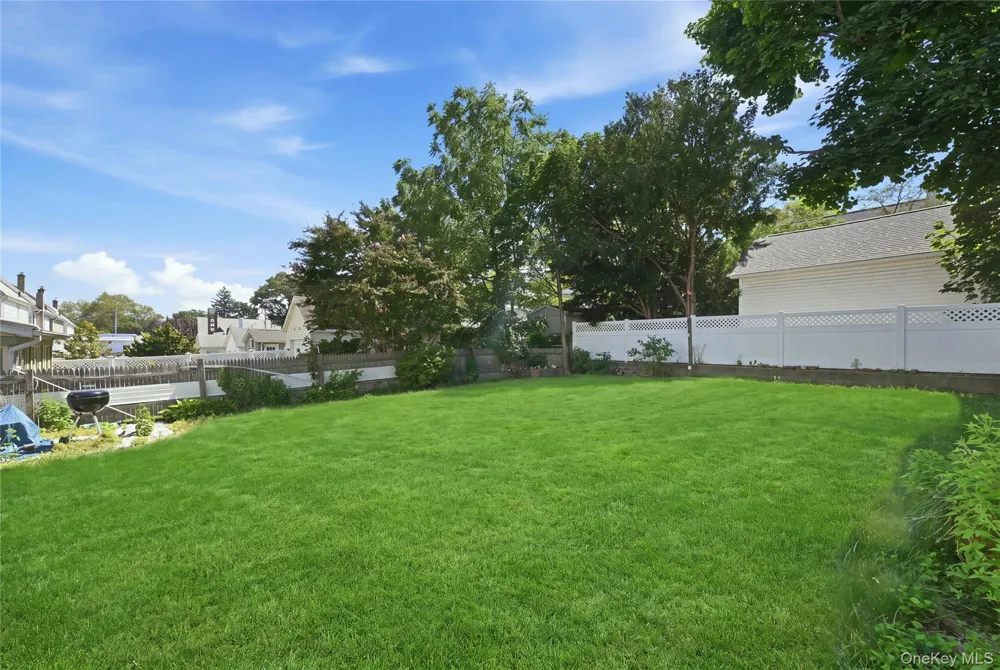 36 Hawthorne Street Williston Park, NY 11596