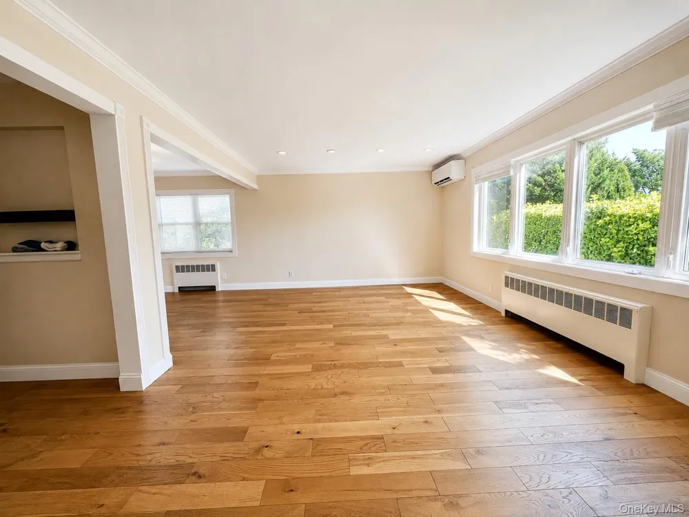 541 E Park Avenue #1st Floor Long Beach, NY 11561