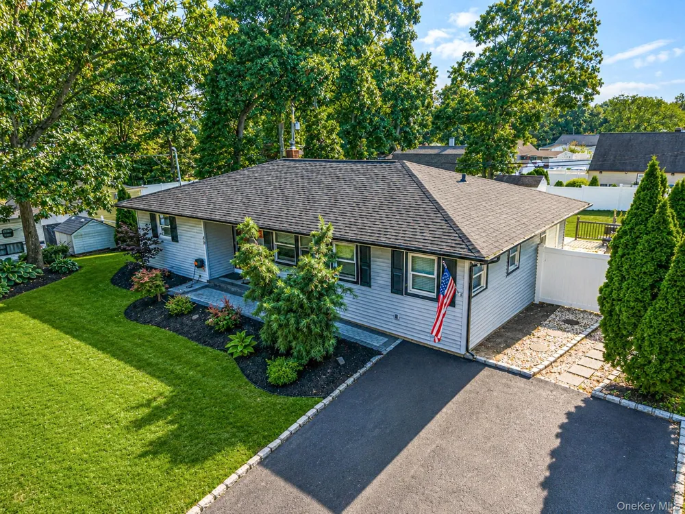 40 Avenue A Holbrook, NY 11741