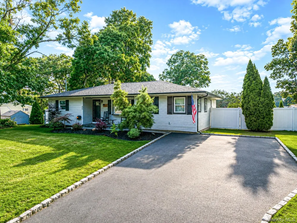 40 Avenue A Holbrook, NY 11741