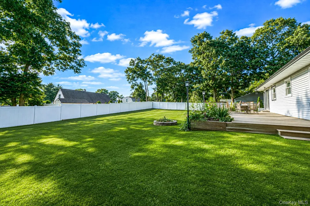 40 Avenue A Holbrook, NY 11741