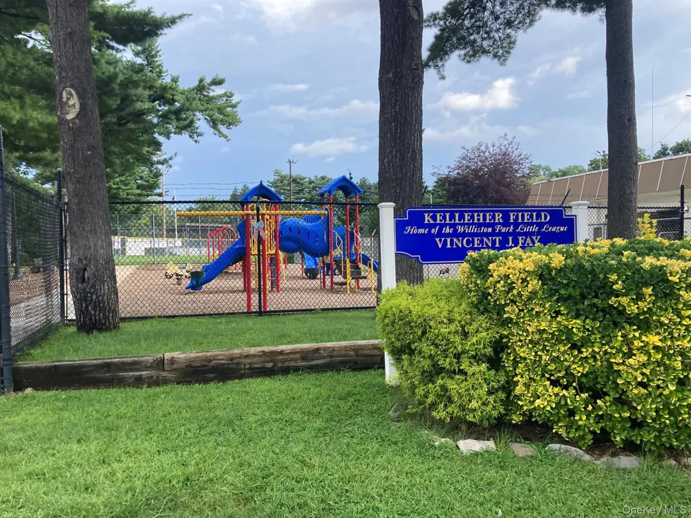 533 Marcellus Road Williston Park, NY 11596