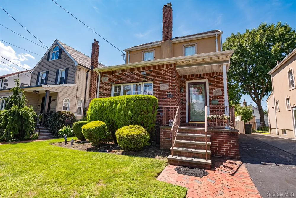 533 Marcellus Road Williston Park, NY 11596