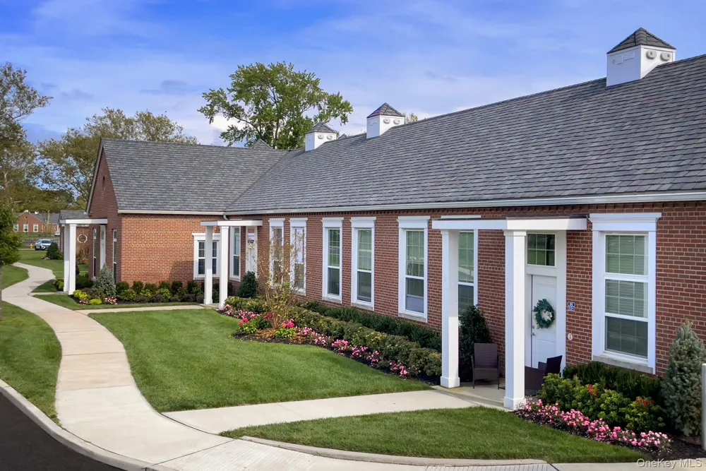 94302 Circle Drive #94-302 Central Islip, NY 11722