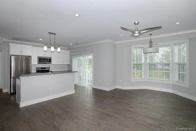 94302 Circle Drive #94-302 Central Islip, NY 11722