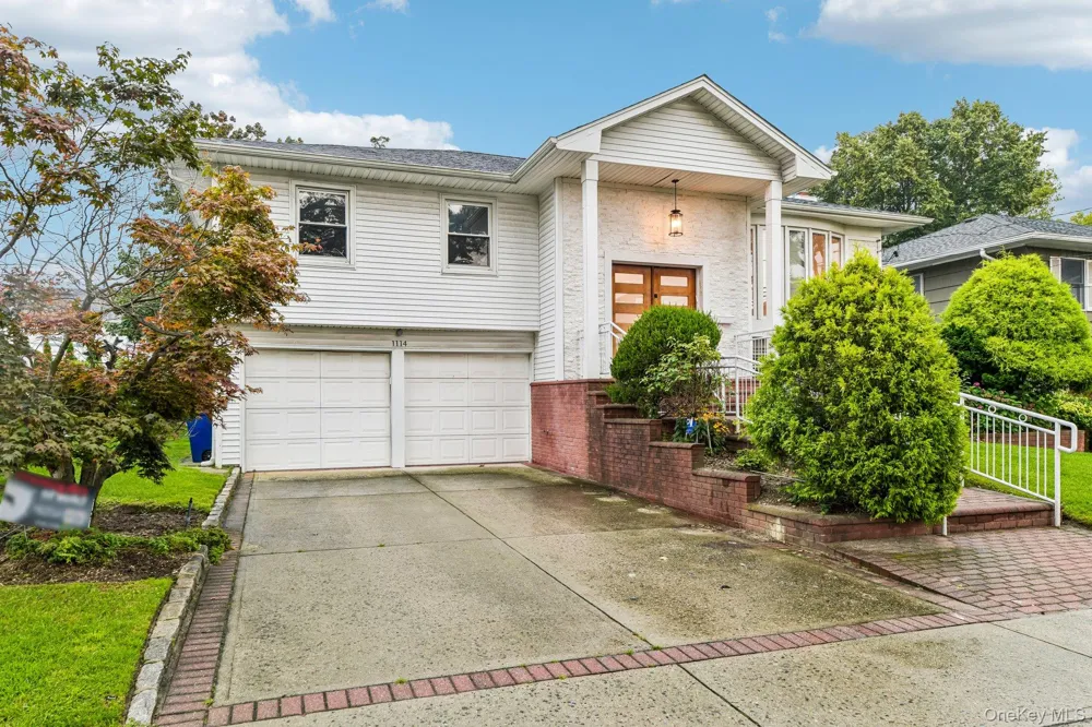 1114 Fordham Lane Woodmere, NY 11598