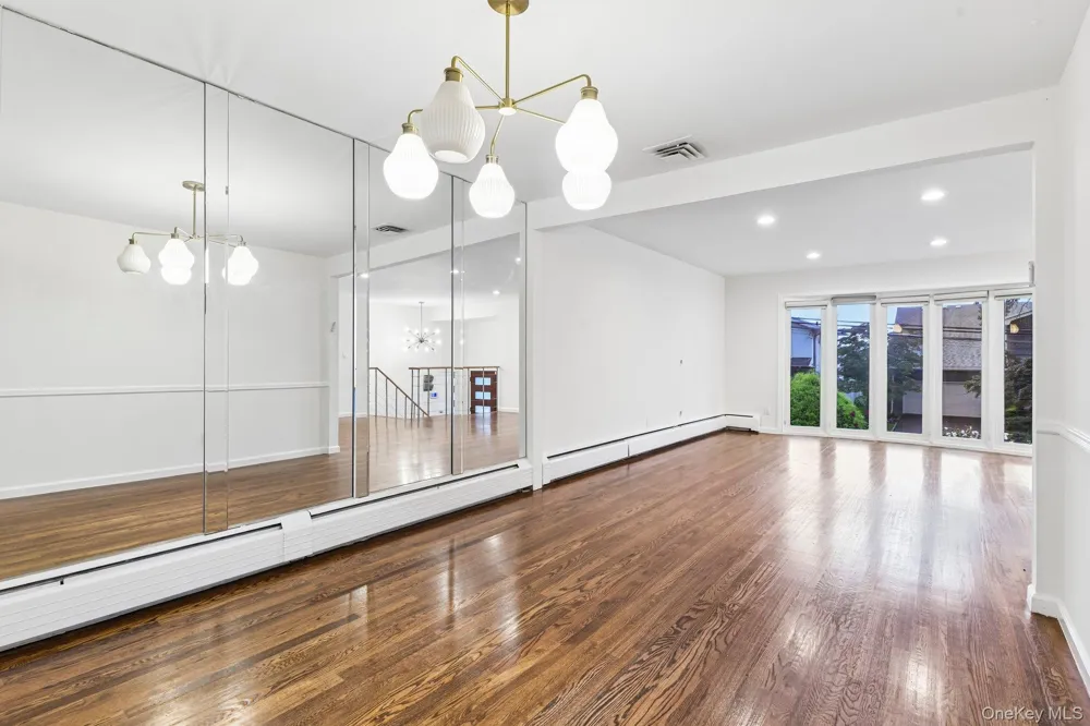 1114 Fordham Lane Woodmere, NY 11598